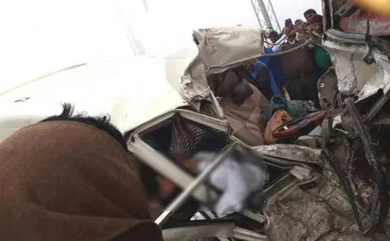 उत्तर प्रदेश के बाराबंकी में जीप और बस के बीच भीषण सड़क हादसा, नौ लोगों की मौत