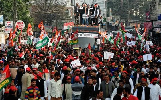 यूपी चुनाव 2017:  रोड-शो में राहुल ने किया मोदी पर हमला कहा, बीजेपी क्रोध फैलाती है
