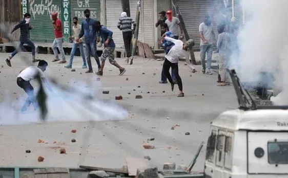 Video: हर तरफ से हार के बाद अब पाकिस्तान गा रहा है 'कश्मीर गान', अजीज ने 'हिंसा' को 'आंदोलन' बताया