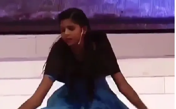 Video: शाहरुख की बेटी सुहाना भी उतरी एक्टिंग के मैदान में, स्टेज पर दिखाए अपने अभिनय के जलवे
