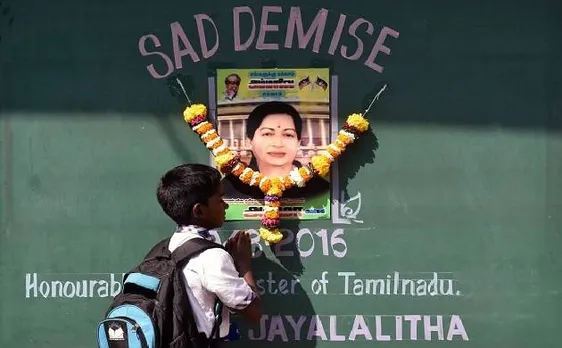 शशिकला Vs पन्नीरसेल्वम: सीएम ने जयललिता के आवास पोएस गार्डन को मेमोरियल बनाने का लिया फैसला