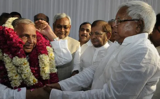 लालू बोले, बिहार में हमने बीजेपी रथ रोका, यूपी में पहिये भी टूट चुके हैं