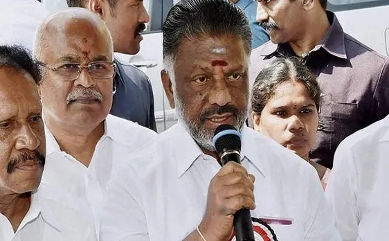 तमिलनाडु संकट: शशिकला ने पन्नीरसेल्वम समेत 20 नेताओं को AIADMK से बाहर निकाला, पलानासामी बने विधायक दल के नेता
