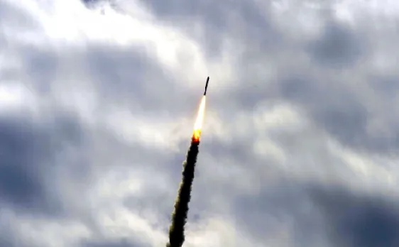 ISRO के विश्व रिकॉर्ड पर राष्ट्रपति प्रणब मुखर्जी, पीएम मोदी समेत अमिताभ बच्चन ने दी बधाई