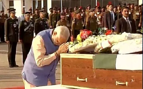 VIDEO: प्रधानमंत्री ने शहीद जवानों को दी श्रद्धांजलि, जम्मू-कश्मीर में आतंकियों के साथ हुआ था एनकाउंटर