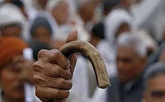 नीमच में दंपति के सिर पर चप्पल रखकर घुमाया, पेशाब पिलाई