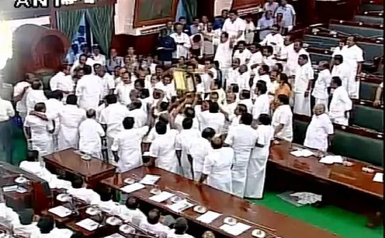 तमिलनाडु संकट: हिरासत में लिए गए स्टालिन, विश्वासमत के खिलाफ कर रहे थे भूख हड़ताल (Video)
