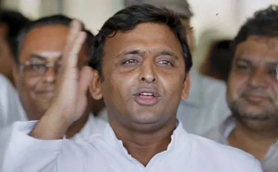 ट्विटर पर अखिलेश ने ली पीएम मोदी पर चुटकी, बोले, लैपटॉप बांटकर आपके डिजिटल इंडिया के सपने पूरे कर रहा हूं
