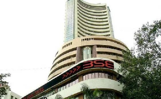 शेयर बाज़ार गिरावट के साथ हुए बंद, निफ्टी 8900 से लुढ़का तो सेंसेक्स 80 अंक गिरा