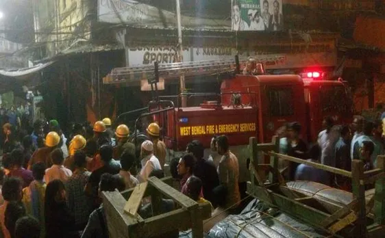 कोलकाताः बड़ा बाजार इलाके में लगी भीषण आग, मौके पर दमकल की 25 गाड़ियां मौजूद