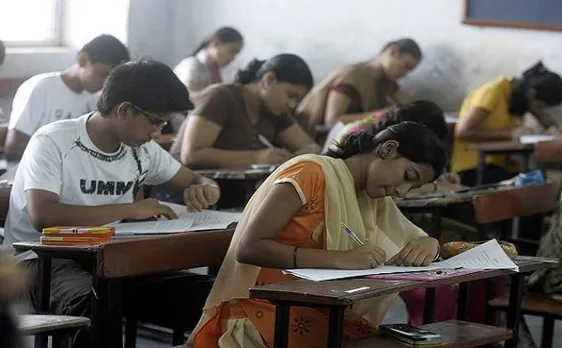 बिहार में सीसीटीवी कैमरे की निगरानी में शुरू हुई मैट्रिक की परीक्षा, नकल करने वाले पर रखी जा रही नजर