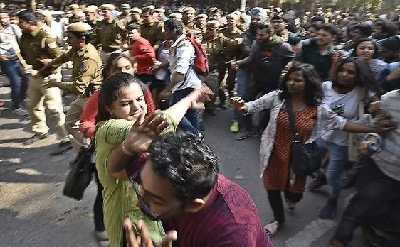 रामजस कॉलेज विवाद : DU हिंसा में दिल्ली पुलिस की भूमिका को लेकर हाईकोर्ट पहुंचे छात्र