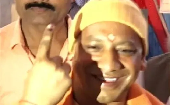 यूपी चुनाव: गोरखपुर में वोट डालने के बाद बोले योगी आदित्यनाथ, 'यूपी में बीजेपी की लहर'