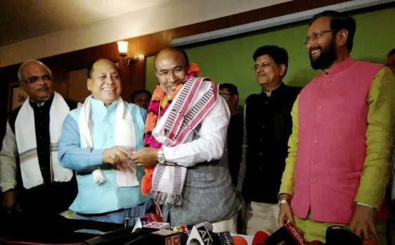 मणिपुर में बीजेपी के बीरेन सिंह ने पेश किया सरकार बनाने का दावा, इबोबी सिंह ने दिया सीएम पद से इस्तीफा