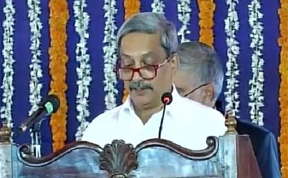 मनोहर पर्रिकर ने गोवा के मुख्यमंत्री पद की शपथ ली, सुप्रीम कोर्ट के आदेश के अनुसार 16 मार्च को साबित करेंगे बहुमत