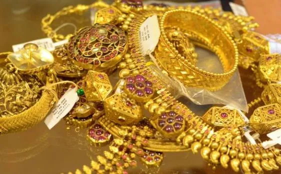 फेडरल रिज़र्व के ब्याज दरों में बढ़ोतरी के अंदेशे से सोने की कीमतों में गिरावट, 2 महीने के निचले स्तर पर