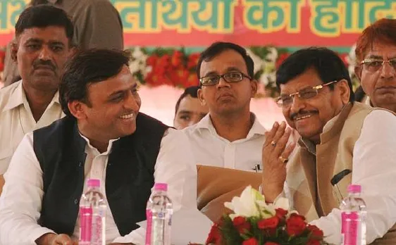 समाजवादी पार्टी की हार के बाद साथ दिखे अखिलेश और शिवपाल