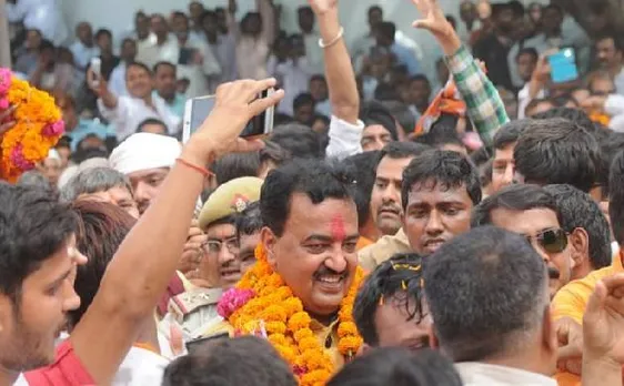 योगी आदित्यनाथ से सीएम की रेस में पिछड़े केशव प्रसाद मौर्य को बनाया गया उप-मुख्यमंत्री