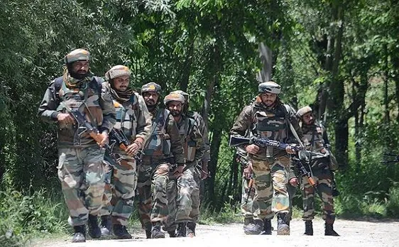 सशस्त्र सीमा बल ने नेपाल से आ रहे 2 तस्करों को किया गिरफ्तार