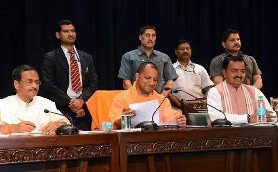 योगी आदित्यनाथ का फरमान, यूपी के सरकारी दफ्तरों में पान-मसाला खाना मंजूर नहीं