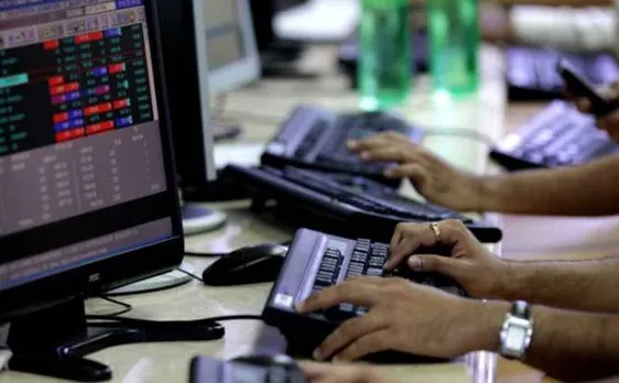 लगातार तीसरे दिन शेयर बाज़ार में गिरावट, सेंसेक्स 318 अंक लुढ़का निफ्टी 9030 पर बंद