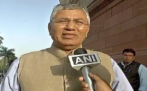 एयर इंडिया मारपीट मामले में शिवसेना सांसद को मिला मोदी के मंत्री का साथ