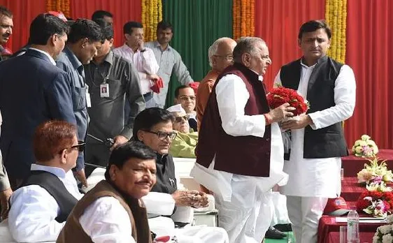अखिलेश के बुलावे पर सपा की बैठक में नहीं पहुंचे मुलायम, शिवपाल-आजम भी रहे नदारद
