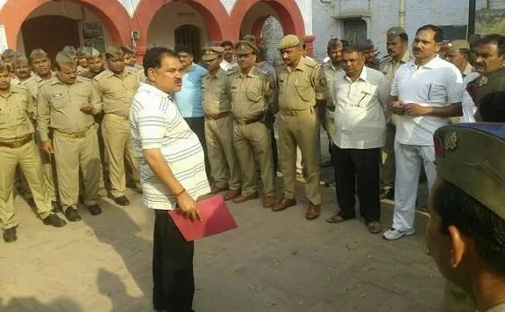 यूपी: थाना प्रभारी खुद पान मसाला खाकर दे रहे थे सीएम योगी वाली नसीहत, हुए सस्पेंड