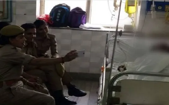 लखनऊ: एसिड अटैक पीड़िता के कमरे में सेल्फी लेती तीन महिला कॉन्सटेबल निलंबित