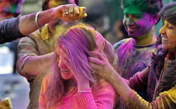 पाकिस्तान: सिंध यूनिवर्सिटी में होली खेलने पर स्टूडेंट्स से मांगा माफीनामा