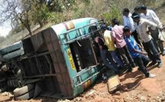 जबलपुर में मिनी ट्रक खाई में गिरा, 11 मरे, 40 घायल