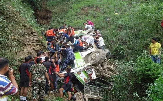 मणिपुर में गहरी खाई में गिरी बस, 18 लोगों की मौत, कई घायल