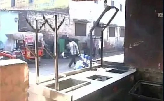 यूपी: योगी सरकार के अवैध बूचड़खानों पर कार्रवाई के विरोध में मीट कारोबारियों की बेमियादी हड़ताल शुरू