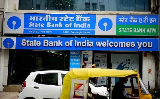 अगर SBI में है सेविंग अकाउंट तो हो जाइए सावधान, 1 अप्रैल से पैसों के लेन-देने पर देना होगा एक्स्ट्रा चार्ज