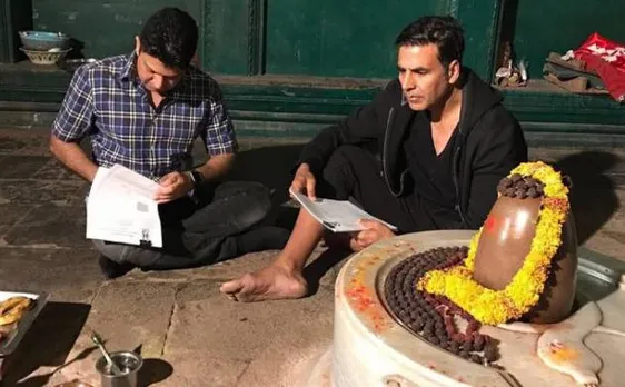 अक्षय कुमार ने शिव मंदिर में बैठ कर साइन की गुलशन कुमार की बायोपिक 'मुगल'