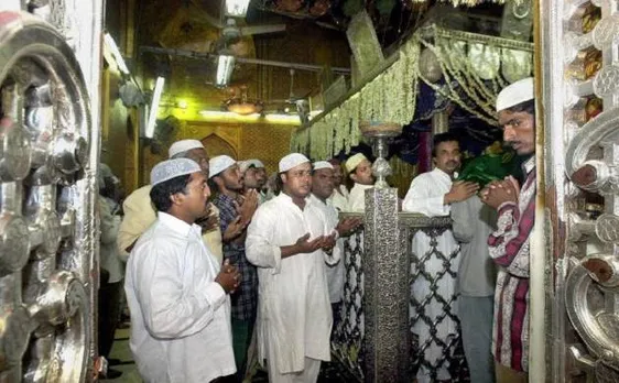 सूफी मौलवियों की PM मोदी से मांग, बीफ पर बैन पूरे देश में लगना चाहिए