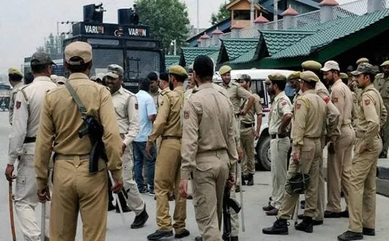 कश्मीर उप-चुनाव में 6 की मौत, उमर ने कहा पहले कभी नहीं देखी इतनी बड़ी हिंसा