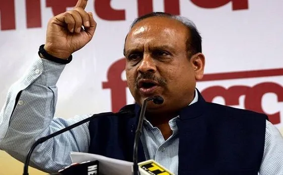 पोस्टर वॉर पर भड़के बीजेपी नेता, चुनाव आयोग से की आप और केजरीवाल पर कार्रवाई की मांग