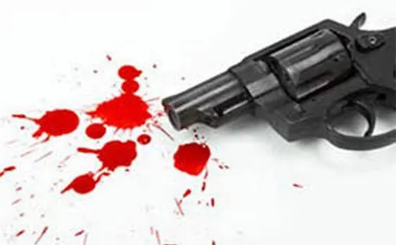 नोएडा: प्रॉपर्टी डीलर के घर पर दोस्त ने बरसाई गोलियां, पत्नी और बेटे की मौत