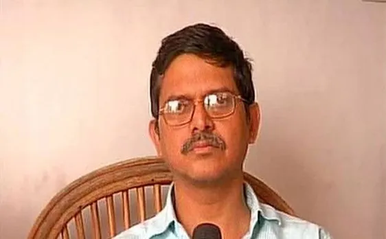 IPS अधिकारी अमिताभ ठाकुर के खिलाफ बलात्कार का मामला दर्ज करने वाले एसएचओ पर FIR