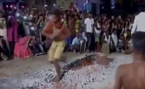 Video: जब भगवान शिव को खुश करने के लिए अंगारों पर दौड़े युवा