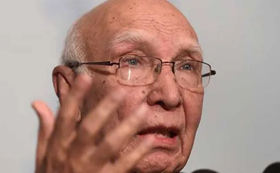 सरताज अज़ीज ने पाकिस्तानी मीडिया में शेयर की जाधव की चार्जशीट, बताया 'वन मैन डिमॉलिशन स्क्वॉड'
