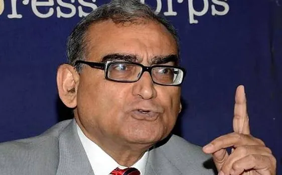 रिटायर्ड आर्मी जनरल के ट्वीट के बचाव में उतरे काटजू, सिंगर अभिजीत को बताया 'गधा'