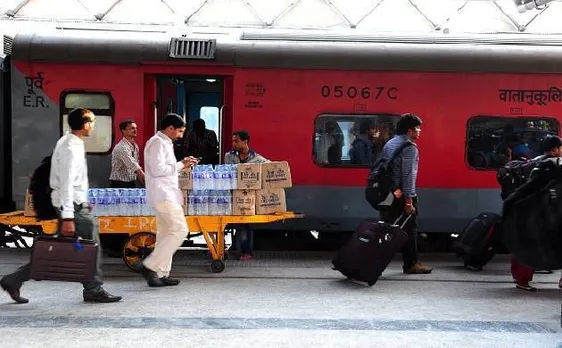 ट्रेन लेट होने पर भड़के रेल मंत्री, अधिकारियों को चेतावनी, ट्रेन समय पर चलाएं या कार्रवाई का करें सामना