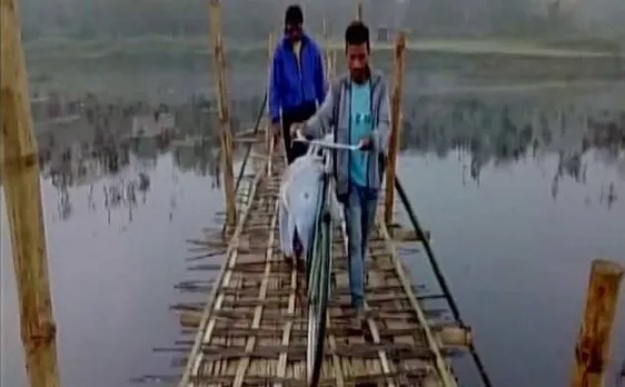 असम: भाई का शव साइकिल पर ले जाता दिखा शख्स, सीएम सोनोवाल का है विधानसभा क्षेत्र