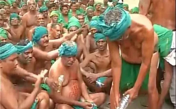 कर्ज़ माफी के लिए तमिलनाडु के किसानों ने जंतर मंतर पर यूरीन पीकर किया प्रदर्शन, चेताया- नहीं माने तो रविवार को खाएंगे मल