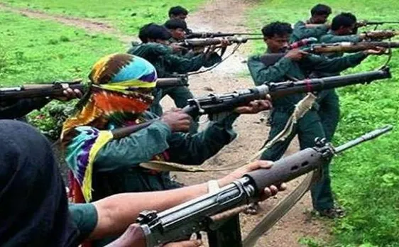झारखंड में नक्सलियों का समर्पण, तीन कमांडरों और तीन महिलाओं सहित 10 लोग शामिल