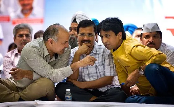 कुमार विश्वास से नाराज अरविंद केजरीवाल, AAP पीएसी से अमानतुल्ला खान ने दिया इस्तीफा