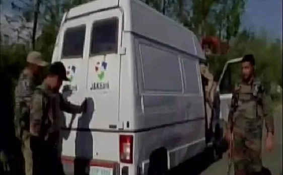 हिजबुल ने ली कश्मीर के कुलगाम में आतंकी हमले की जिम्मेदारी, 5 पुलिसकर्मी समेत 7 लोगों की मौत