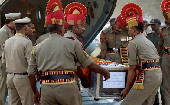 पाकिस्तानी बर्बरता के शिकार शहीद के बेटे ने कहा, सीएम योगी आदित्यनाथ के आने के बाद ही होगा अंतिम संस्कार